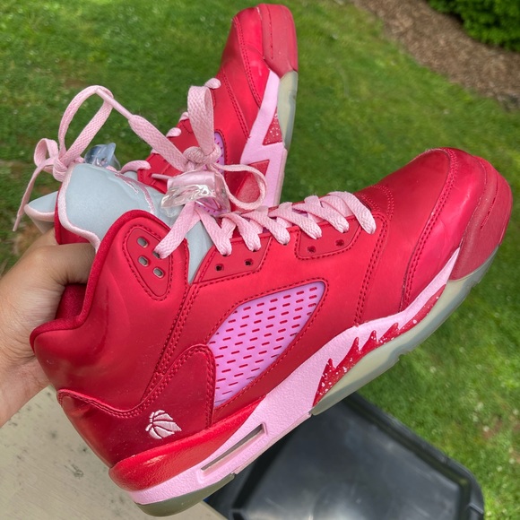 Valentine’s Day Jordan 5s 6.5Y - Picture 4 of 5